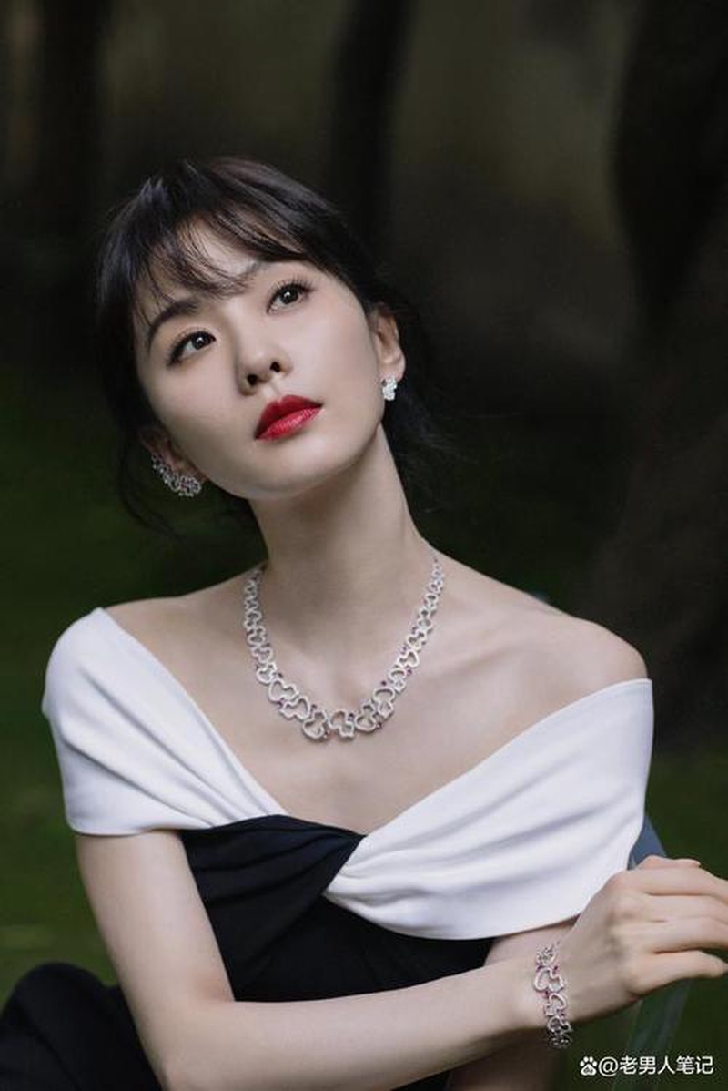惊天大八卦！李现刘诗诗一家三口机场同框，这是什么魔幻同框啊！